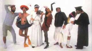 Music video thumbnail preview for banda do casaco aliciação,espírito imundo by Banda do casaco