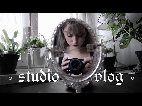 studio vlog || patreon, bugs and making booklets