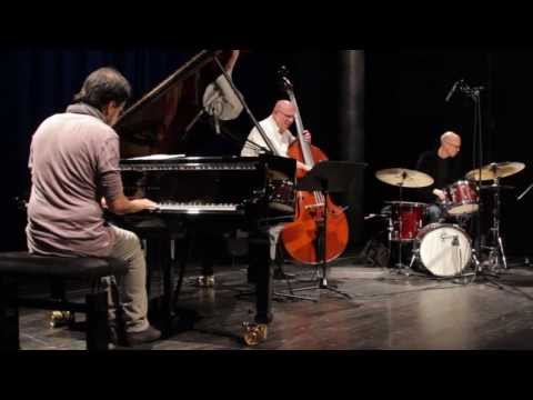 Victor Alcántara Trio - Gracias A La Vida