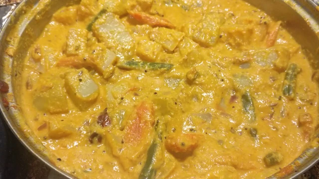ஐய்யர் வீட்டு காய்கறி கூட்டு/Iyyar Veetu Mixed Vegetables Kootu/Pala Kai Poriyal in Tamil/Aviyal