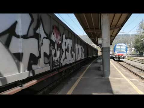 Lungo merci di E652 e carri h in transito a Compiobbi