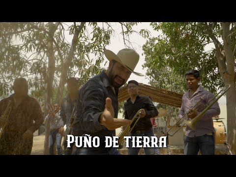 Estrellas de Sinaloa de Germán Lizárraga - Puño de tierra | MUSICAL