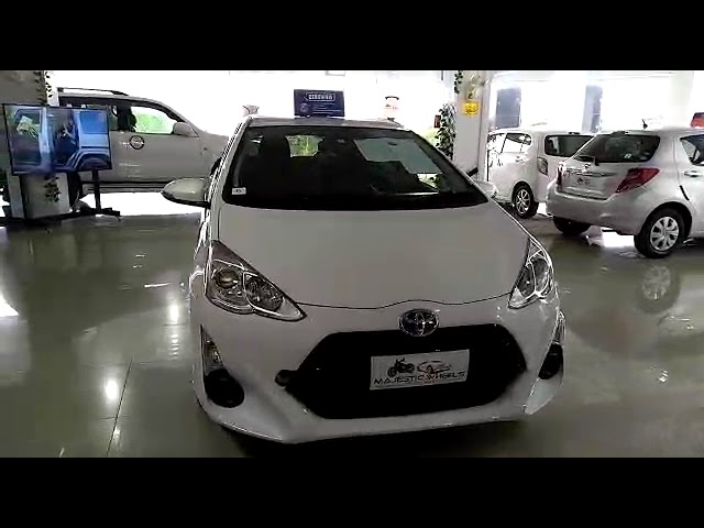 Toyota Aqua S 2015 Video