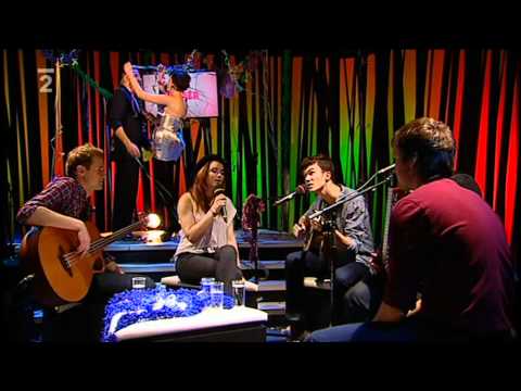 Ewa Farna & Charlie Straight - Mám Jednu Ruku Dlouhou (Medúza 31-12-2011)