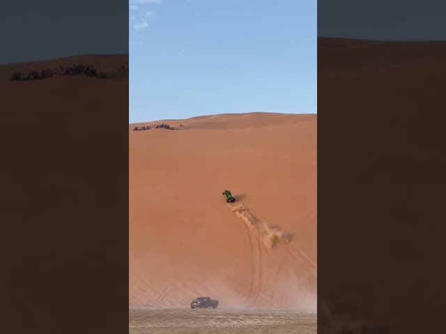 Vídeo relacionado con Dune Buggy Patriotic Camouflage Sand Dune Car Race And Evento Camiseta