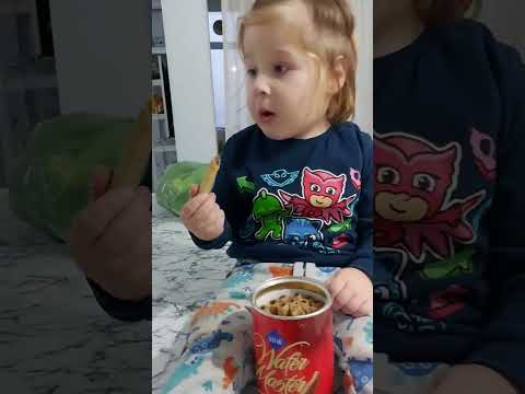 kuzey rulokat yiyo demeye çalışıyor minik fare 🙉🙊🙈