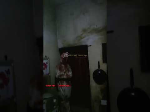 THIS MAN WAS SHOCKED TO SEE A POCONG GUARDING HIS KITCHEN 😱 #trending #shorts #creepy #pocong #ho...
