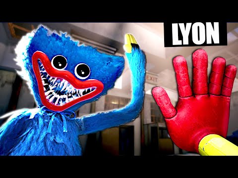 SCAPPO DA POPPY PLAYTIME IL GIOCATTOLO PAUROSO!!