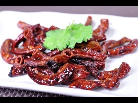 [Thai Food] Deep Fried Pork Intestines (Sai Pa Lo Tod Grob)
