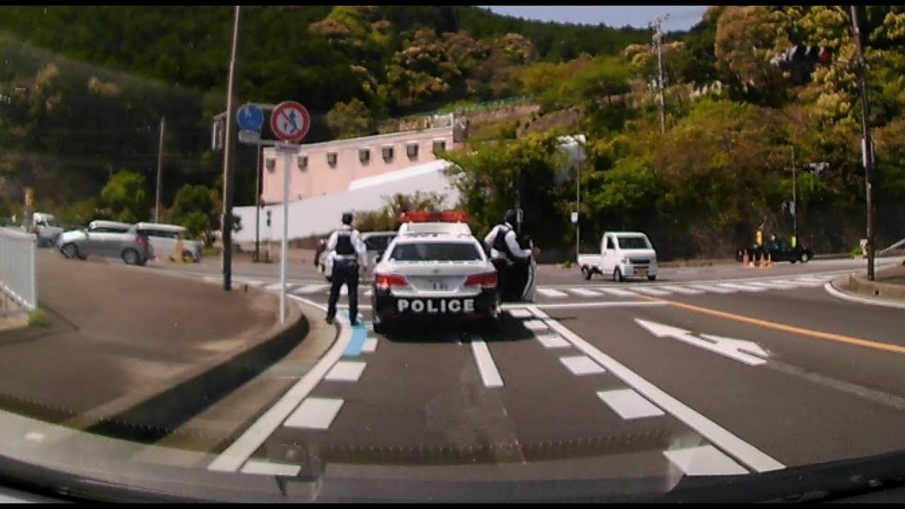 【 ドラレコ 】パトカーの前で衝突事故