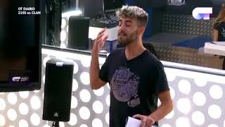 Agoney muestra Rise like a Phoenix a Capde, Laura, Mamen, Nerea, Marina, Ricky y Mireya 22-11-17