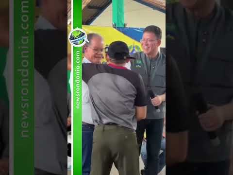 Prefeito de Colorado do Oeste é derrubado durante evento oficial