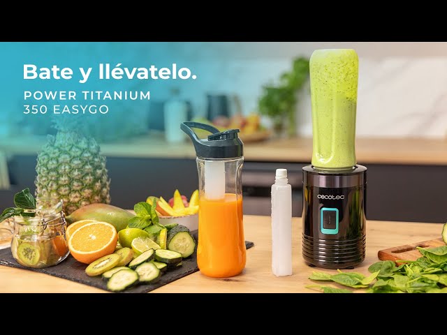 Vídeo relacionado con Cecotec Batidora Vaso Portátil Individual Power Titanium 300. 350W, Pica Hielo, Cuchillas de 4 Hojas Recubrimiento de Titanio Negro, Piezas Aptas para Lavavajillas, Solo con un Toque, 600ml