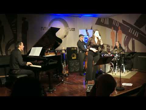 “East of the Sun” (Brooks Bowman) da Chiara Stroia