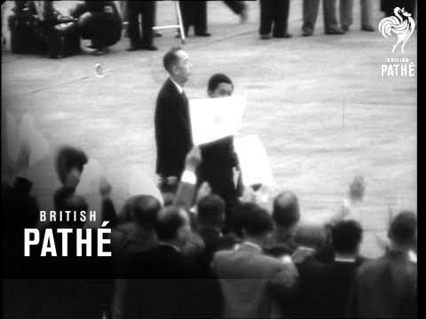 Akihito Returns To Tokyo (1953)