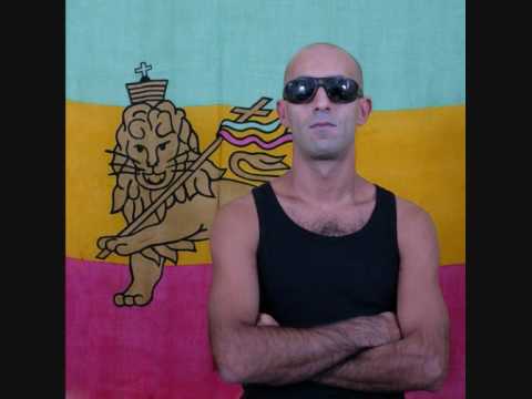 Gioman & Killacat feat. Biggie Bash  Wine di Ting   Lion Riddim