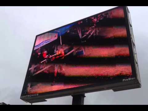 Sarah Baxter shatters the 3 mile Mt. Sac record.