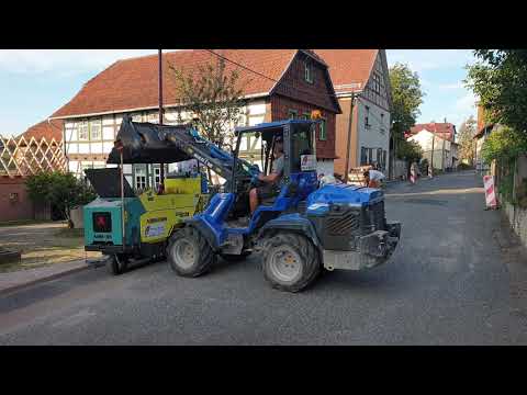 Einbau der Asphaltdeckschicht mit Minifertiger Ammann AFW 150-2 (Teil 1)