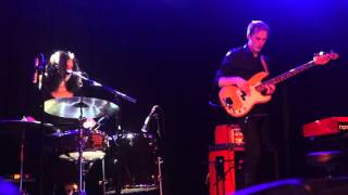 Low - What Part Of Me -  Le Divan du Monde - 02 11 2015