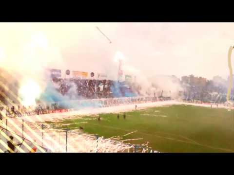 "Atlético Tucuman vs Belgrano. Recibimiento 8/5/16" Barra: La Inimitable • Club: Atlético Tucumán