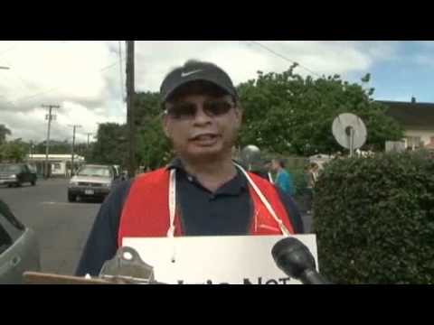 Hilo Strike Captain Reads Union Statement