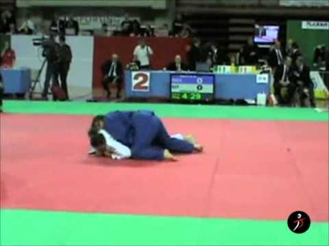 italiajudo.com_Camp Ita Assoluti 2011 - Annarita Trotta vs Elisa Marchiò - Finale 3° pst. +78 kg