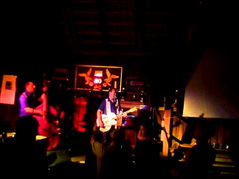 ATOMIC ROCKETEERS live  Texas Strut / Roadrunner medley