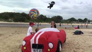 preview picture of video 'Kites on Coolum Beach Queensland in 2010'