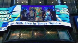 Chris Brown Performs &quot;Yeah 3x&quot; Live on &quot;GMA&quot; 3/22/2011