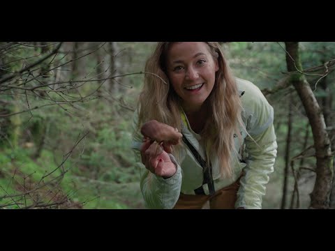 Greek Lifestyle : Sasha DiGiulian Foraging Mushrooms in Manikia