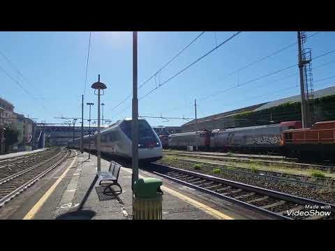 Intercity in transito a Genova Sestri Ponente