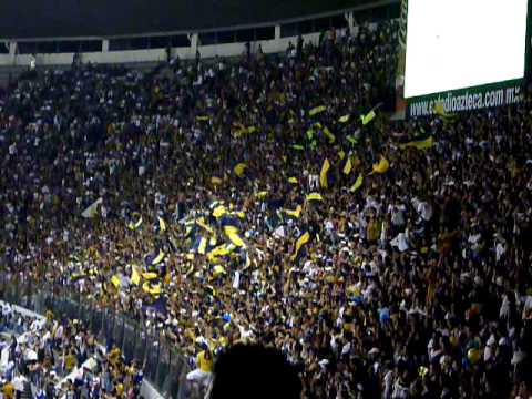 "Una calle me separa - america vs PUMAS (14 de Abril 2010)" Barra: La Rebel • Club: Pumas