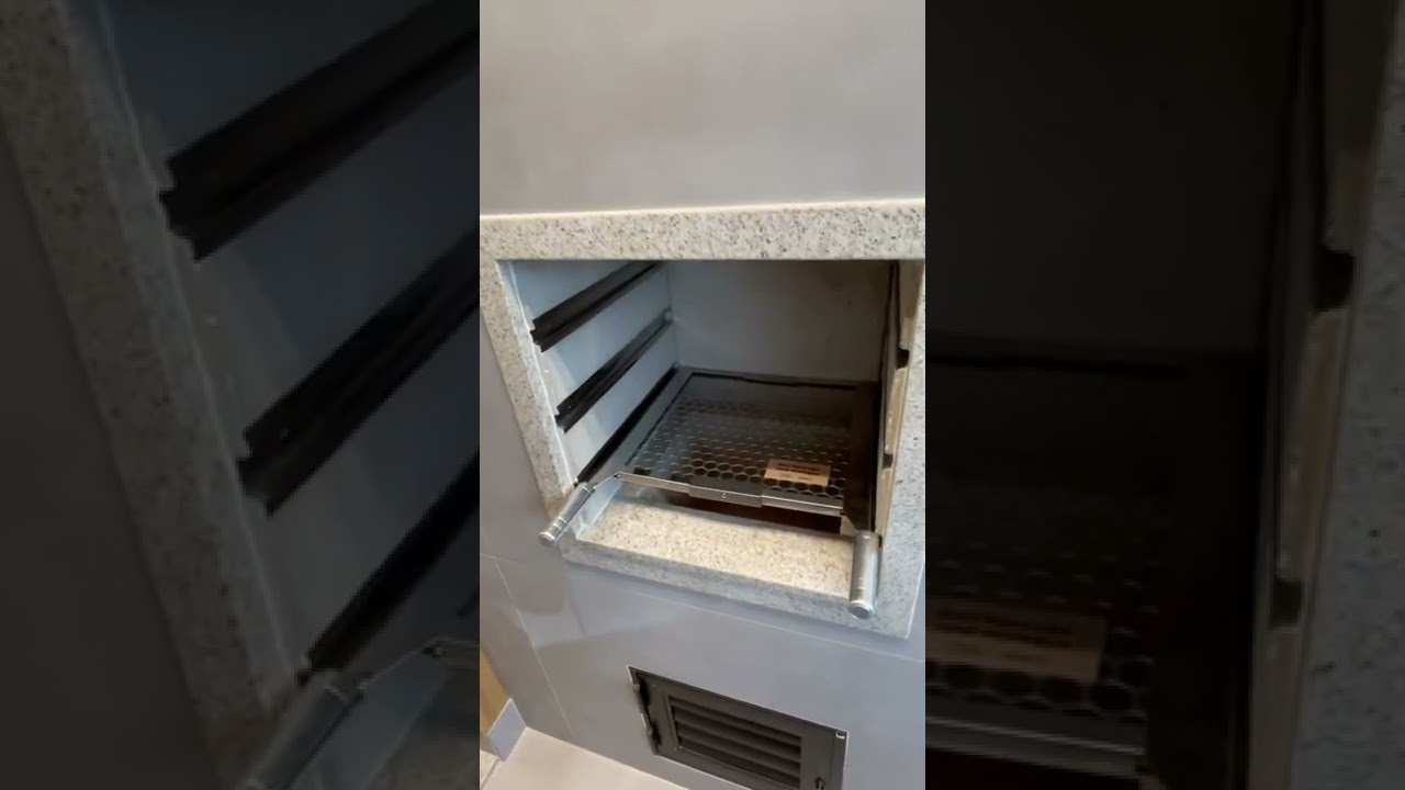 Churrasqueira a carvão no apartamento espalha fumaça