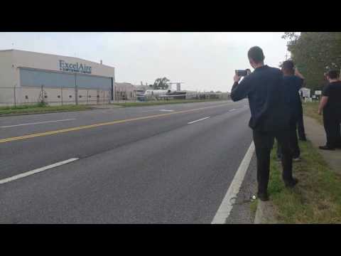 Trump motorcade pulls past MacArthur airport 2017-07-28
