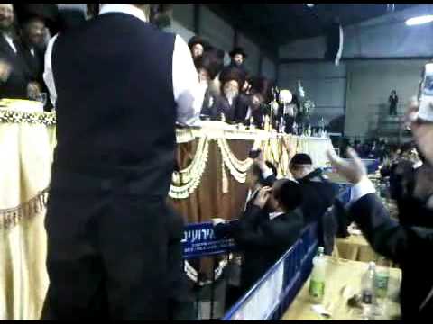 Rachmistrivke Rebbes daughter wedding! what a crowd