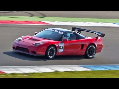 Sexy Honda NSX racing LIKE A BOSS!