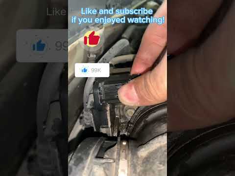Disconnecting the Throttle TPS connector #mechanic #shorts