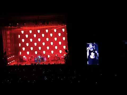 Los Huesos - Dani Martín & Juanes (Valencia 2022)