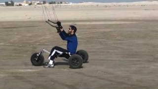preview picture of video 'Kitebuggy in Kuwait'