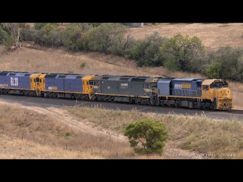 7902V Mildura To Melbourne Container Train On Lovely Banks (6/2/2019) - PoathTV Australian Railways