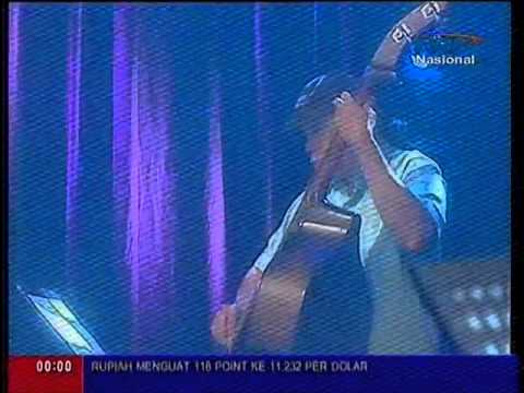 Lala Suwages performing Payphone at TVRI