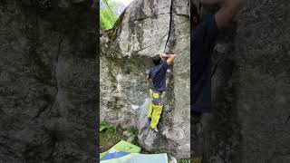 Video thumbnail of Fessurina con Bidito, 6a+. Val Masino