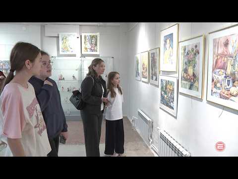 Весенняя вакцина из Заречного. В Ревде открылась выставка картин «Прививка цветом»