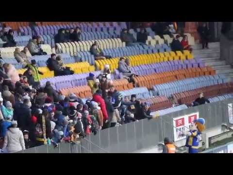 Халява на Борисов-Арене. Детвора бросилась за бесплатными майками от Батоши