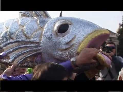 download lagu mp3 mp4 Entierro De La Sardina, download lagu Entierro De La Sardina gratis, unduh video klip Entierro De La Sardina