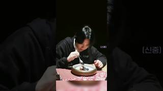 Download lagu Momen Yoongi bingung dengan makanan penutup yang unik #sugavlog #agustdtour #ddaytour mp3