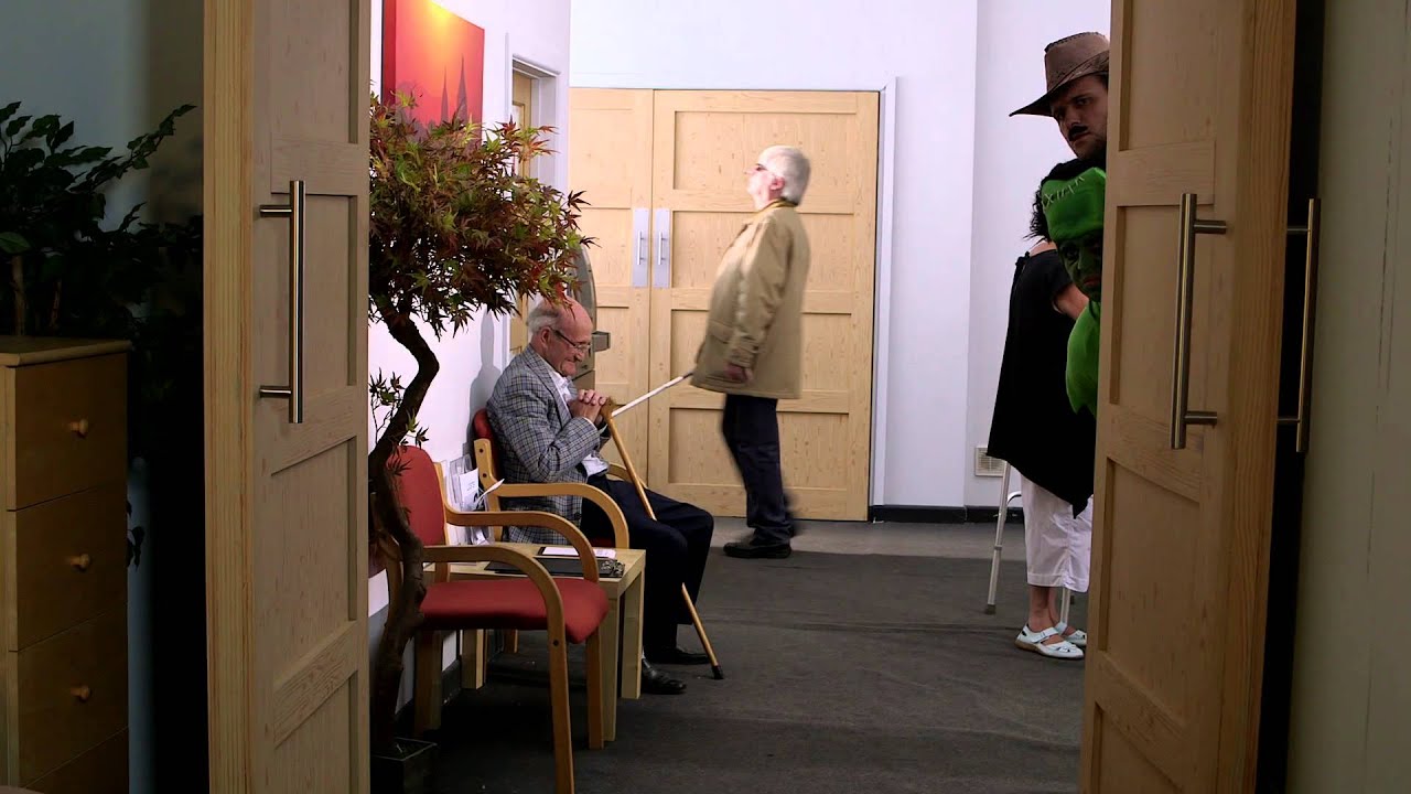 Bilingual Bank Job (2013)