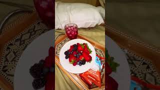 Download lagu Surprising her with breakfast in bed gone wrong 😳😂 mp3