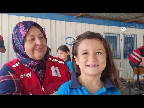 Kızılay gönüllüleri Osmaniye'de köy okulunda ücretsiz saç kesimi yaptı