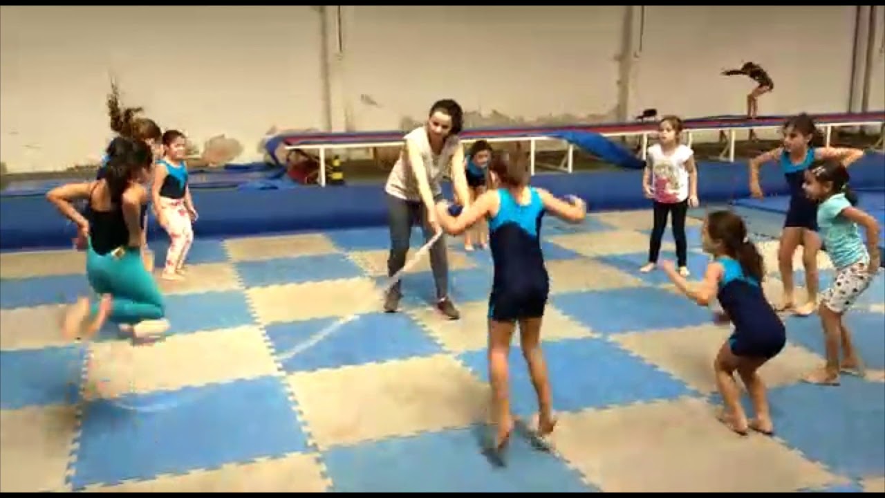 Aula de ginástica artística. jogos e brincadeiras para aulas de ginástica artística